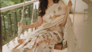 Kalyani Priyadarshan: అబ్బా చీరకట్టులో చక్కిలిగింతలు పెట్టిన కళ్యాణి ప్రియదర్శన్!