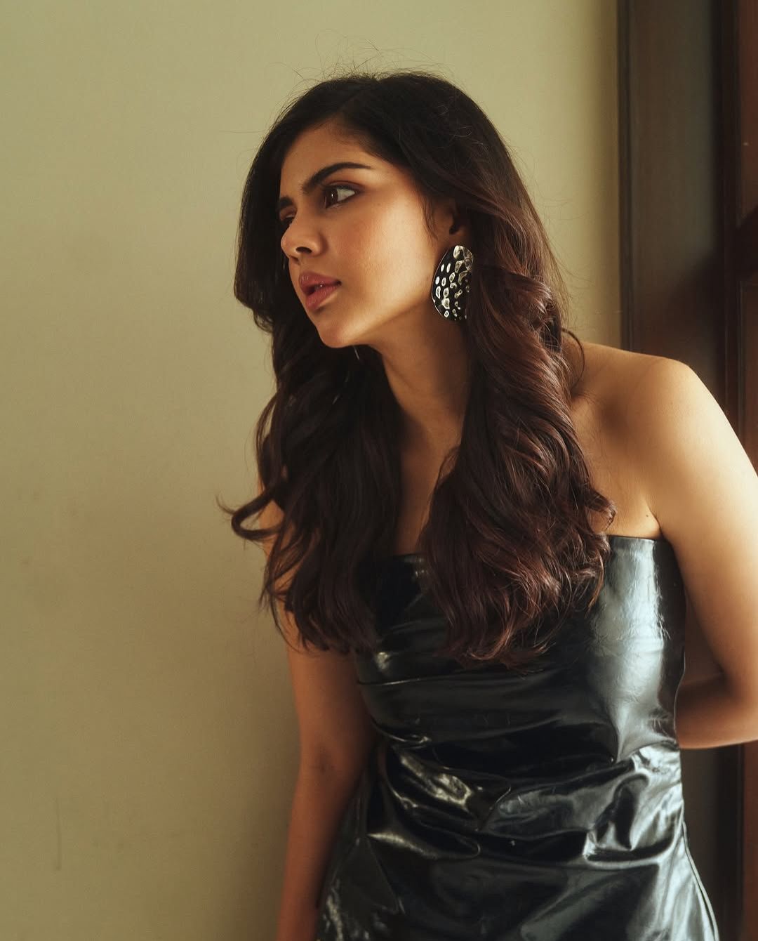Kalyani Priyadarshan: బ్లాక్ అవుట్ ఫిట్ లో అదరగొడుతున్న లేడీ సూపర్ హీరో!
