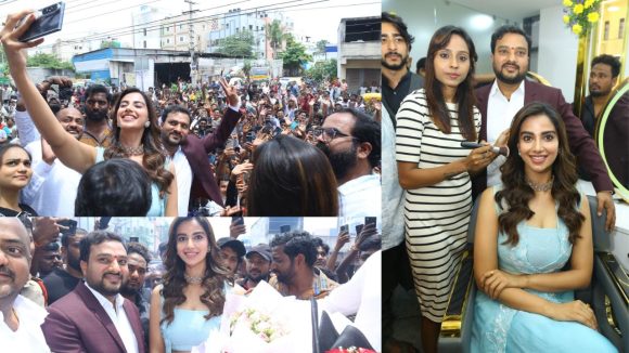 Meenakshi Chaudhary: హైదరాబాదులో సందడి చేసిన మీనాక్షి.. గ్లామర్ తో ఆకట్టుకుంటూ! Meenakshi Chaudhary: హైదరాబాదులో సందడి చేసిన మీనాక్షి.. గ్లామర్ తో ఆకట్టుకుంటూ!