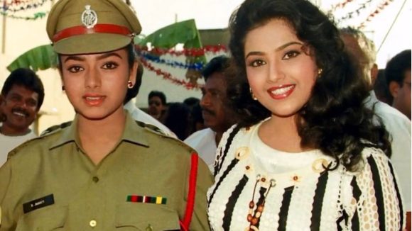 Meena: సౌందర్యతో పాటూ నేను కూడా చచ్చిపోయేదాన్ని… మీనా సంచలన కామెంట్! Meena: సౌందర్యతో పాటూ నేను కూడా చచ్చిపోయేదాన్ని… మీనా సంచలన కామెంట్!