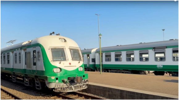 Indian Train In Africa: ఆఫ్రికాలో మేడ్ ఇన్ ఇండియా రైళ్లు.. అచ్చం వందేభారత్ లాగే ఉన్నాయిగా! Indian Train In Africa: ఆఫ్రికాలో మేడ్ ఇన్ ఇండియా రైళ్లు.. అచ్చం వందేభారత్ లాగే ఉన్నాయిగా!