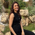 Pragya jaiswal: రాళ్లపై ఆ ఫోజులేంటి మేడమ్.. లుక్స్ అదుర్స్!