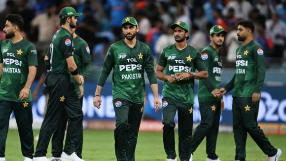 PCB : భారత్ చేతిలో ఓటమి.. పాక్ ప్లేయర్లకు PCB శిక్ష