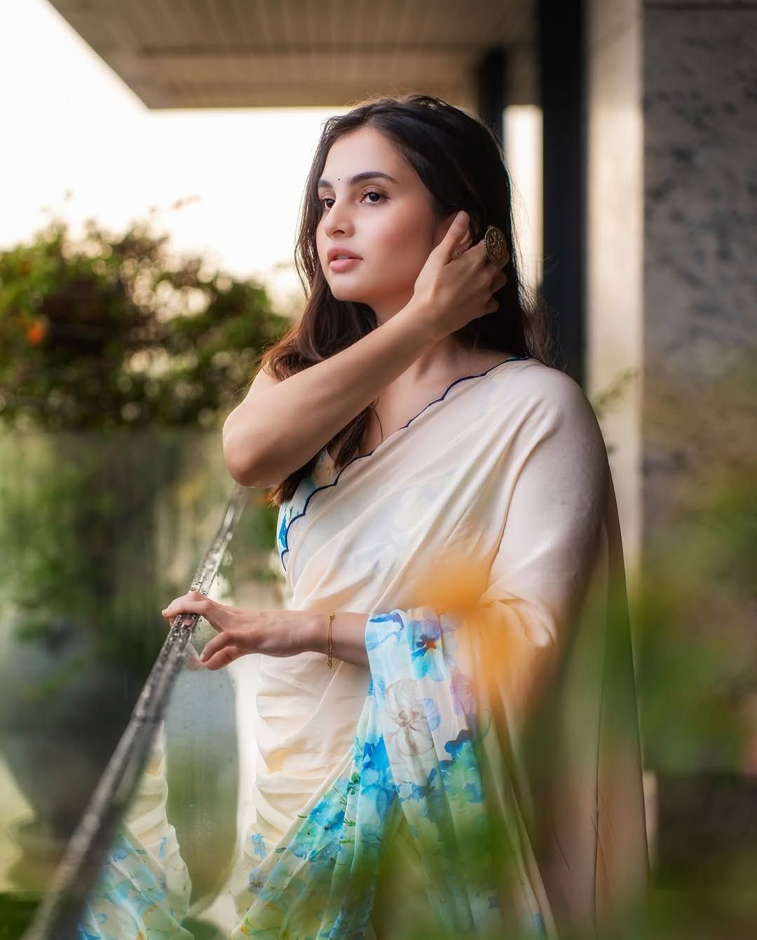 Ramya Pasupuleti: చీరకట్టులో హాట్ షో చేస్తూ రెచ్చగొడుతున్న హుషారు బ్యూటీ!