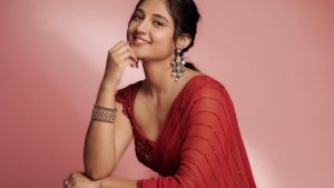 Ritika Nayak: ఆ స్మైల్ తోనే చంపేస్తున్న మిరాయ్ బ్యూటీ.. ఏం అందం బాబూ!