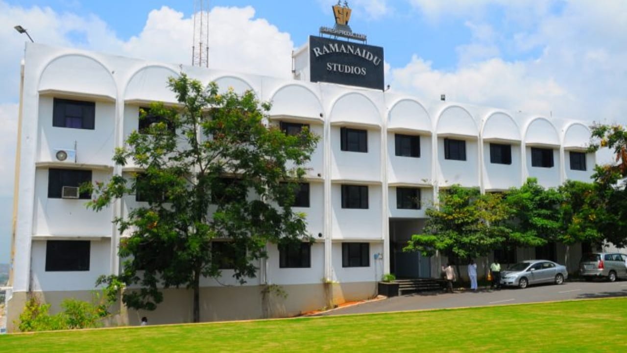 Rama Naidu Film School: రామానాయుడు ఫిలిం స్కూల్ లో దారుణం.. ప్రొఫెసర్ కు తప్పని వేధింపులు!