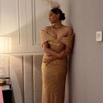 Rhea Kapoor:  జారిపోతున్న డ్రెస్ లో పరువాలు వడ్డిస్తున్న బ్యూటీ.. ఫోటోలు వైరల్