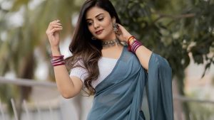 Sree Mukhi: సింపుల్ లుక్ లో ఆకట్టుకుంటున్న శ్రీముఖి.. నడుమును హైలెట్ చేస్తూ అదుర్స్!