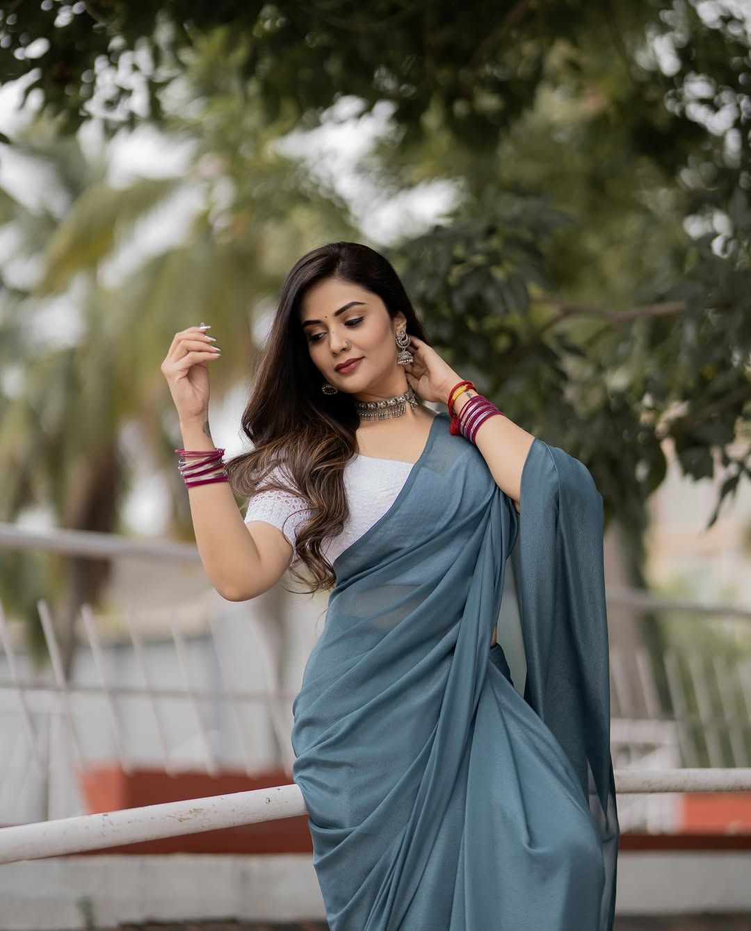 Sree Mukhi: సింపుల్ లుక్ లో ఆకట్టుకుంటున్న శ్రీముఖి.. నడుమును హైలెట్ చేస్తూ అదుర్స్!