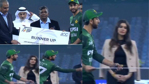 Salman Ali Agha cheque: పాక్ కెప్టెన్ స‌ల్మాన్ బ‌లుపు చూడండి…ర‌న్న‌ర‌ప్ చెక్ నేల‌కేసికొట్టాడు