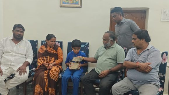 Jagga Reddy Humanity: కళ్లు కనిపించని ఆ బాలుడి పాట విని చలించిపోయిన జగ్గారెడ్డి.. స్పాట్‌లోనే ఎన్ని లక్షలు ఇచ్చారంటే?