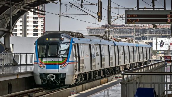Hyderabad Metro: హైదరాబాద్ మెట్రో రైలులో సాంకేతిక లోపం.. ప్రయాణికుల ఇబ్బందులు