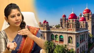 IAS Smita Subraval: ఐఏఎస్ స్మిత సబర్వాల్‌కు.. తెలంగాణ హైకోర్టులో ఊరట