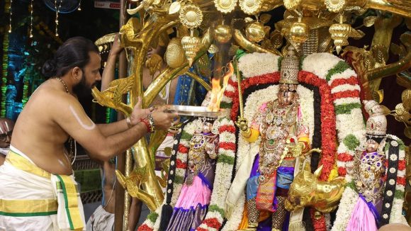 Tirumala Brahmotsavam 2025: తిరుమల బ్రహ్మోత్సవాలు.. ముత్యపు పందిరి వాహనంపై శ్రీవారు..