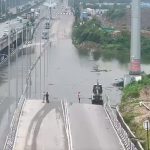 Hyderabad Rains: హైదరాబాద్‌లో భారీ వర్షాలు.. నార్శింగ్-హిమాయత్‌‌సాగర్ సర్వీస్ రోడ్డు క్లోజ్..