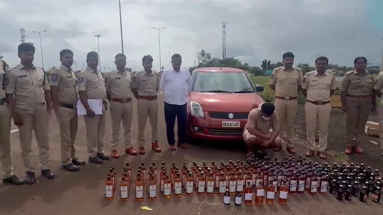 Telangana Excise Raids: అక్రమ మద్యంపై.. ఎక్సైజ్ శాఖ ఉక్కుపాదం