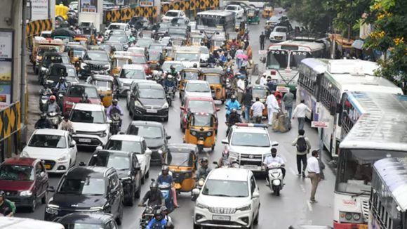 Traffic Jam: దసరా ఎఫెక్ట్.. హైదరాబాద్‌-విజయవాడ మార్గంలో కిలోమీటర్ల మేర ట్రాఫిక్ జామ్