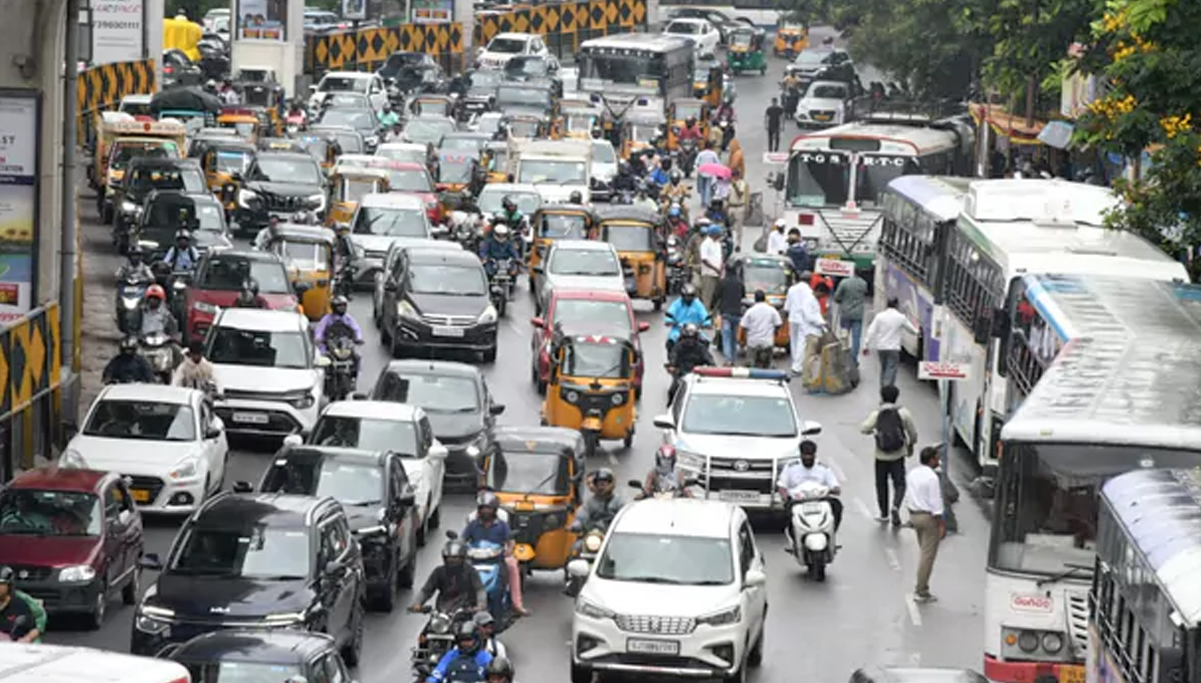 Traffic Jam: దసరా ఎఫెక్ట్.. హైదరాబాద్‌-విజయవాడ మార్గంలో కిలోమీటర్ల మేర ట్రాఫిక్ జామ్
