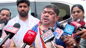 Ponnam Prabhakar: దయచేసి బీసీల రిజర్వేషన్లను అడ్డుకోకండి : మంత్రి పొన్నం
