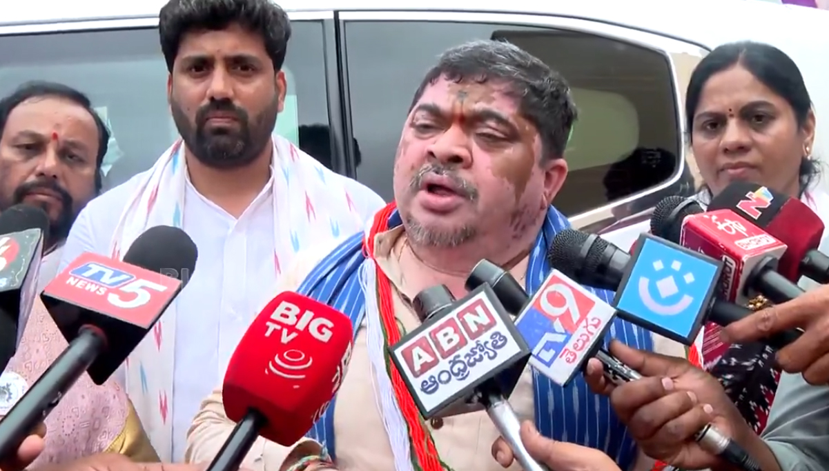 Ponnam Prabhakar: దయచేసి బీసీల రిజర్వేషన్లను అడ్డుకోకండి : మంత్రి పొన్నం