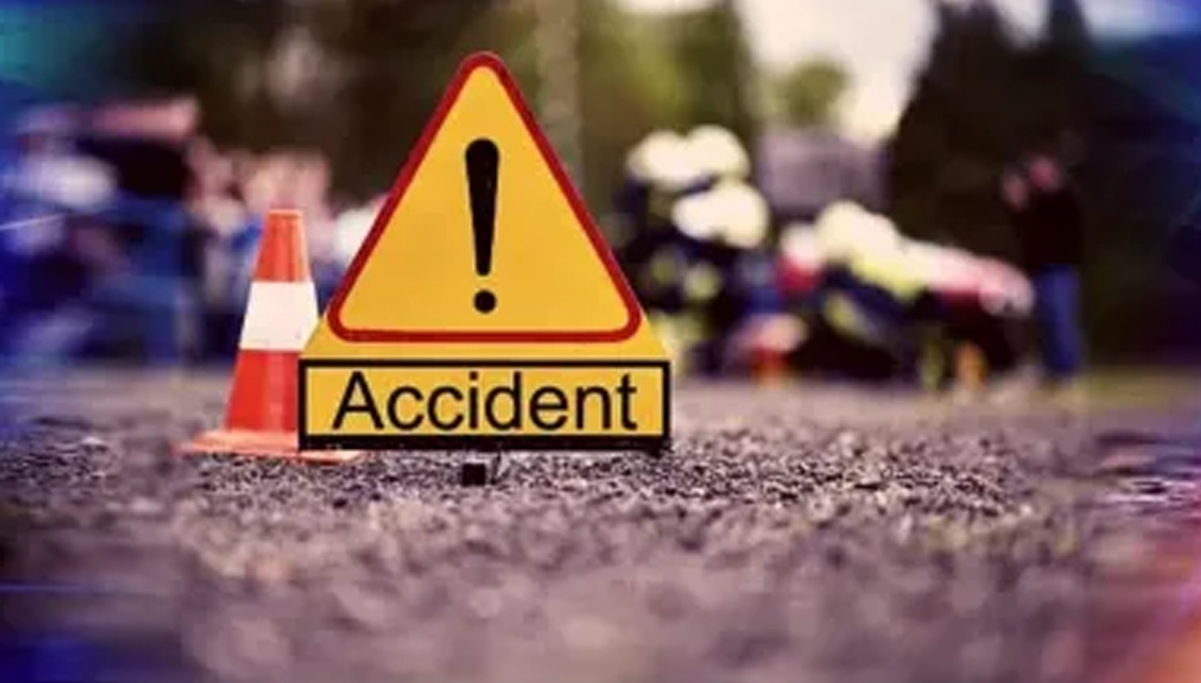 Bhavani Devotees Accident: భవానీ భక్తులపై దూసుకెళ్లిన కారు.. ఇద్దరు మృతి