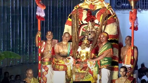 Tirumala Garuda Seva: భక్తులతో కిక్కిరిసిన తిరుమల.. అంగరంగ వైభవంగా శ్రీవారి గరుడ సేవ