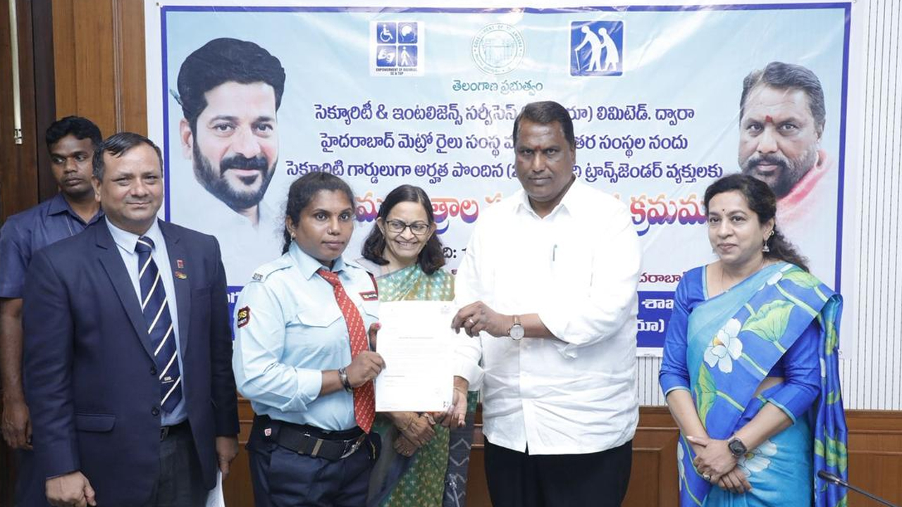 Telangana Transgenders: హైదరాబాద్ మెట్రో సెక్యూరిటీ గార్డులుగా.. ట్రాన్స్ జెండర్లు..!