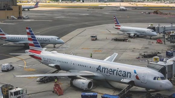 US Flights Cancelled: అమెరికాలో నిలిచిపోయిన వందలాది విమానాలు.. కారణం ఇదే!