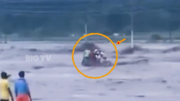 Dehradun Cloudburst: డెహ్రాడూన్ వరద ప్రవాహంలో.. 10 మంది గల్లంతు