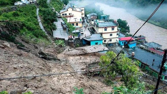 Uttarakhand Floods: ఉత్తరాఖండ్‌లో మళ్లీ వరద బీభత్సం.. కొండచరియలు విరిగి 10 మంది గల్లంతు