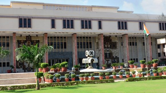 Delhi High Court: ఢిల్లీలో హై టెన్షన్..హైకోర్టుకు బాంబు బెదిరింపు Delhi High Court: ఢిల్లీలో హై టెన్షన్..హైకోర్టుకు బాంబు బెదిరింపు