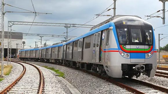 Hyderabad Metro: మెట్రో నిర్వహణ భారం అవుతుంది.. కేంద్రానికి L&T లేఖ Hyderabad Metro: మెట్రో నిర్వహణ భారం అవుతుంది.. కేంద్రానికి L&T లేఖ
