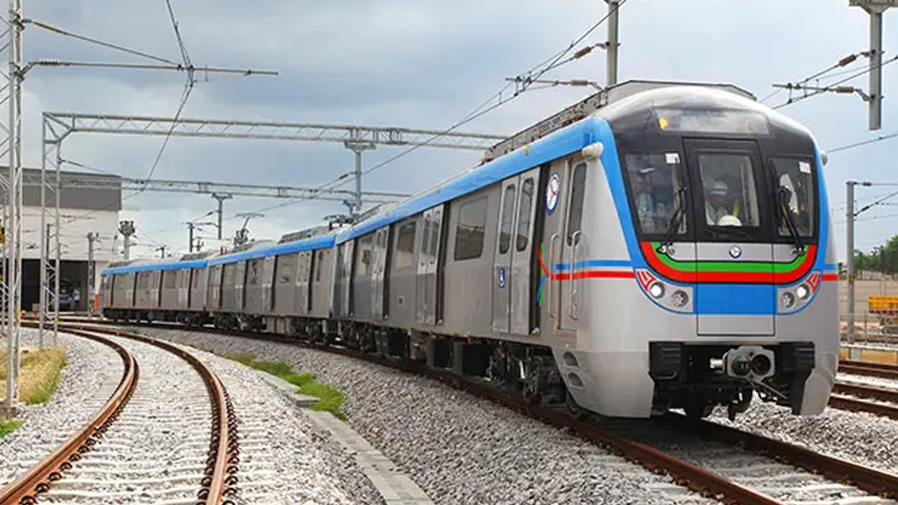 Hyderabad Metro: మెట్రో నిర్వహణ భారం అవుతుంది.. కేంద్రానికి L&T లేఖ