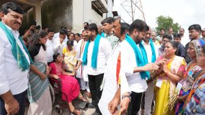 CM Revanth: నేను మీవాడినే, మీలో ఒకడినే.. కామారెడ్డిలో ప్రజల మధ్య సీఎం