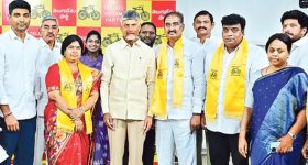MLCs Jump: ముగ్గురు ఎమ్మెల్సీలు జంప్.. తేలు కుట్టిన దొంగలా వైసీపీ
