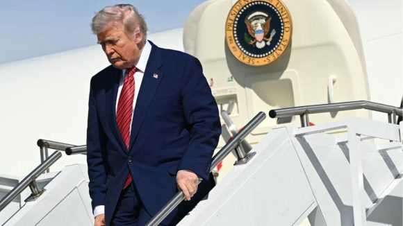 Trump Tariffs: అమెరికా టారిఫ్లతో ఇండియాకు లాభమే.. అదే జరిగితే ట్రంప్ ఏమైపోతాడో! Trump Tariffs: అమెరికా టారిఫ్లతో ఇండియాకు లాభమే.. అదే జరిగితే ట్రంప్ ఏమైపోతాడో!