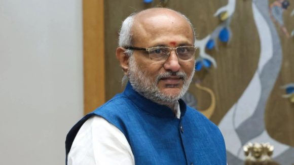 Vice President: భారత 15వ ఉపరాష్ట్రపతిగా సీపీ రాధాకృష్ణన్.. Vice President: భారత 15వ ఉపరాష్ట్రపతిగా సీపీ రాధాకృష్ణన్..