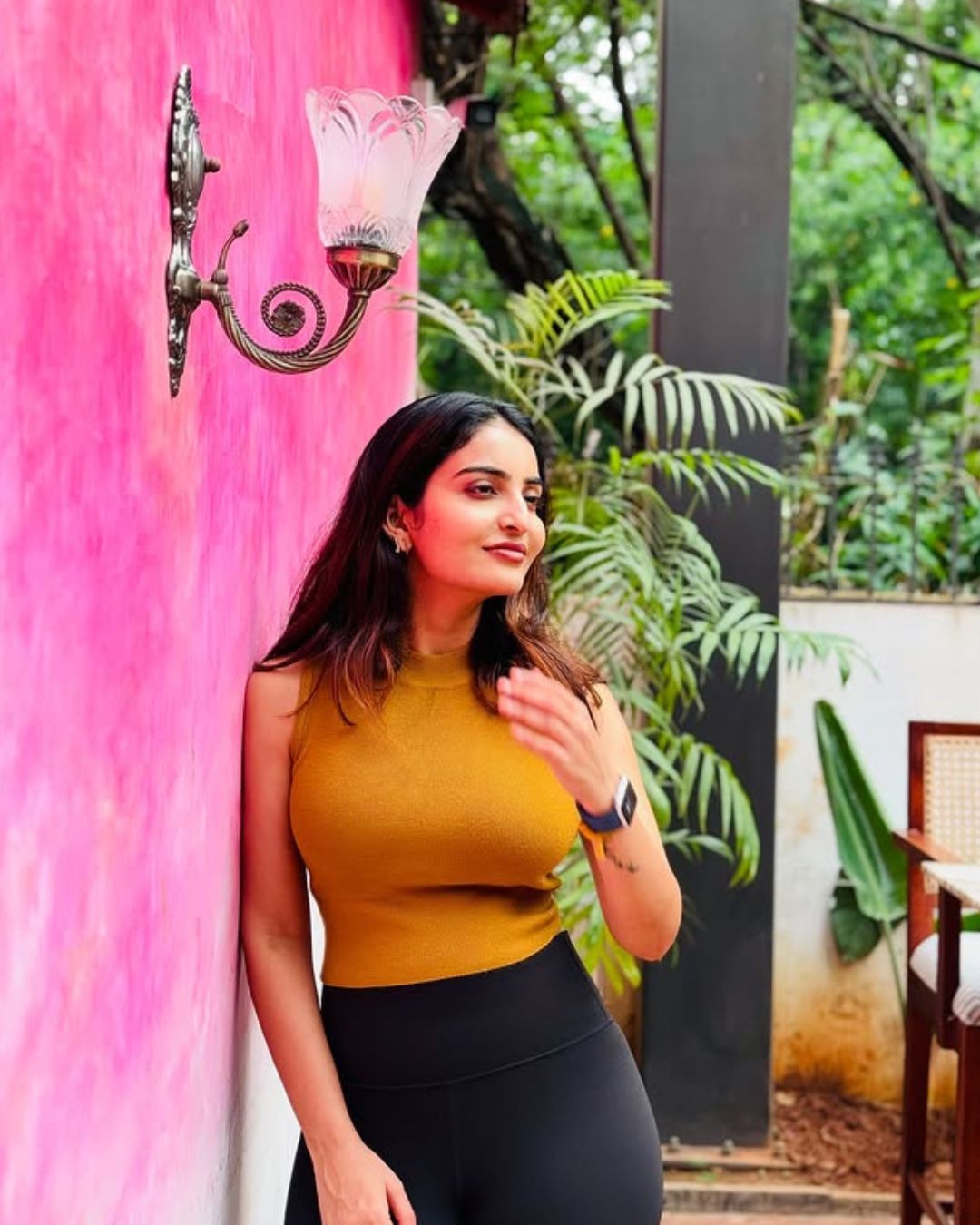 Ananya Nagalla :  గ్లామర్ తో చంపేస్తున్న అనన్య.. క్యూట్ లుక్ లో ఏముంది రా..!