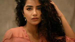 Anupama Parameswaran: అనుపమ పరమేశ్వరన్‌ స్టన్నింగ్‌ లుక్‌.. చుడిదార్‌లో మెస్మరైజ్ చేసిన హాట్‌ బ్యూటీ