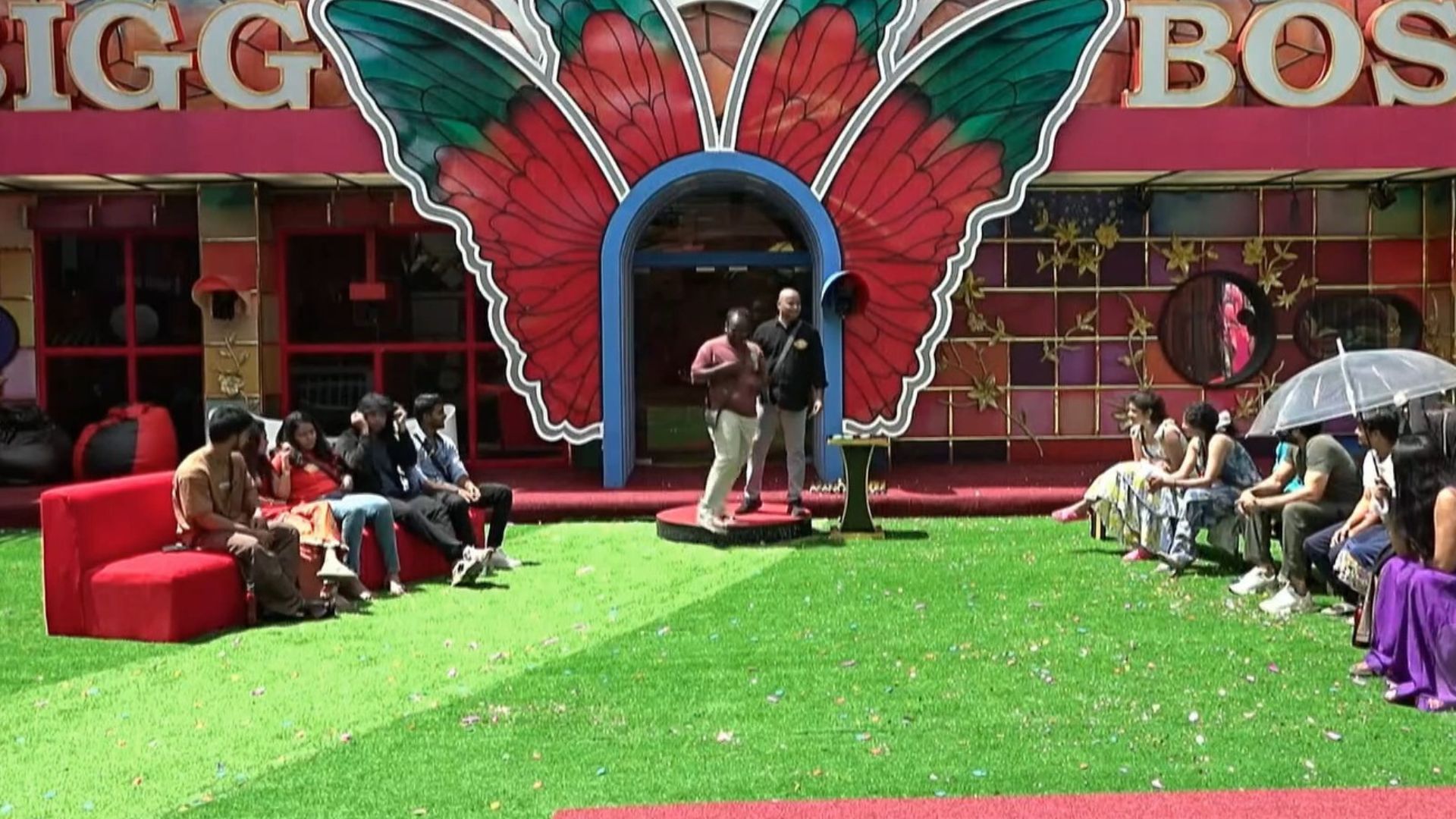 Bigg Boss 9 Telugu: బిగ్ బాస్ 9 తెలుగు ఫస్ట్ వీక్ ఎలిమినేషన్.. ఆమెను టార్గెట్ చేస్తున్నారా?