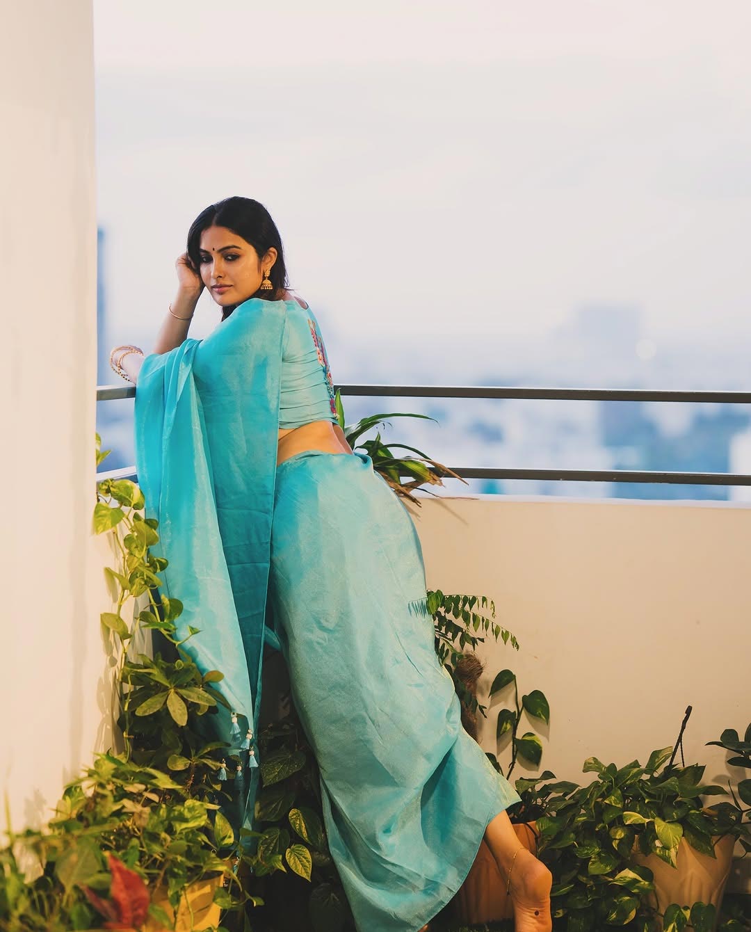 Divi: బాపు బొమ్మలా దివి.. సొగసు చూడతరమా అని పేడేసుకుంటున్న కుర్రాళ్లు