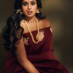 Faria Abdullah : జారుతున్న పైటతో ఫరియా కొంటె ఫోజులు.. తట్టుకోవడం కష్టం పాప..!