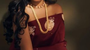 Faria Abdullah : జారుతున్న పైటతో ఫరియా కొంటె ఫోజులు.. తట్టుకోవడం కష్టం పాప..!