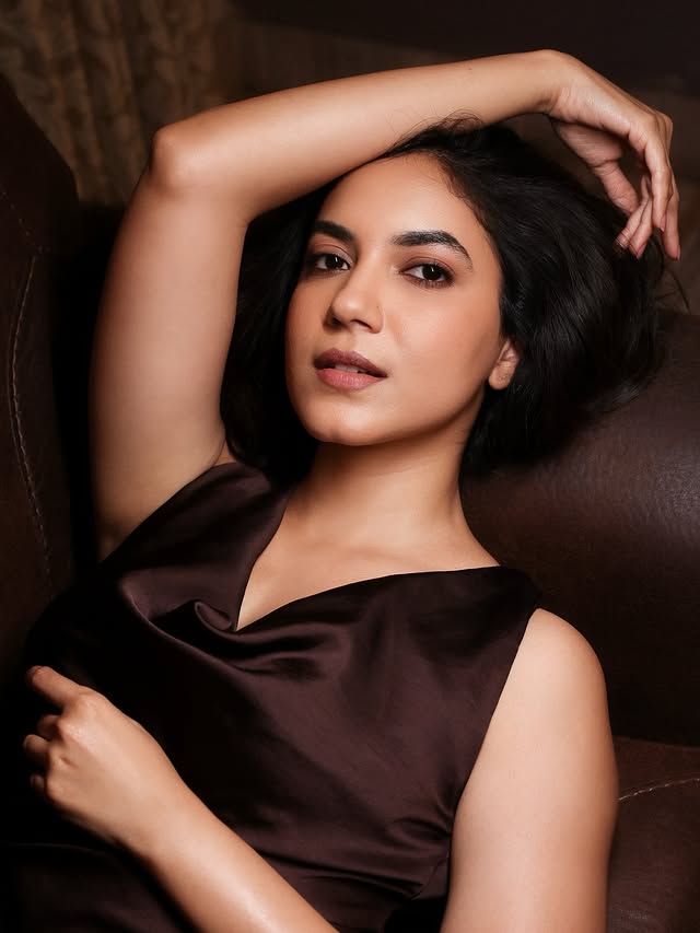 Ritu Varma phone Gallery