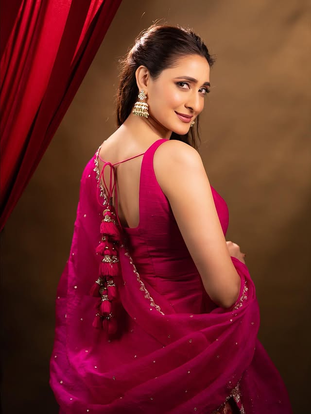 Pragya Jaiswal Photo Gallery