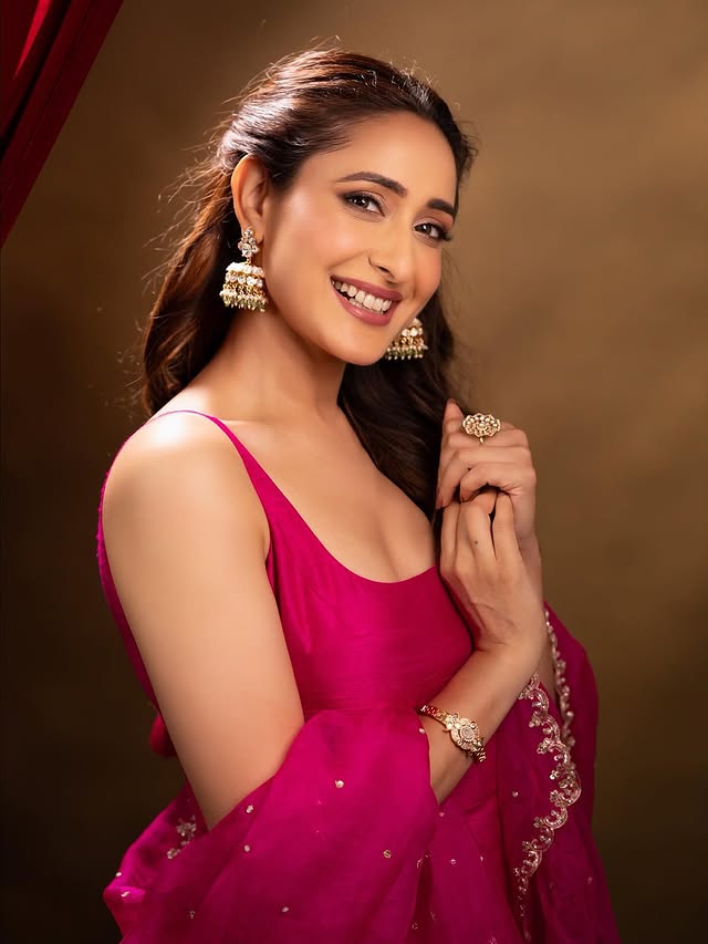 Pragya Jaiswal Photo Gallery
