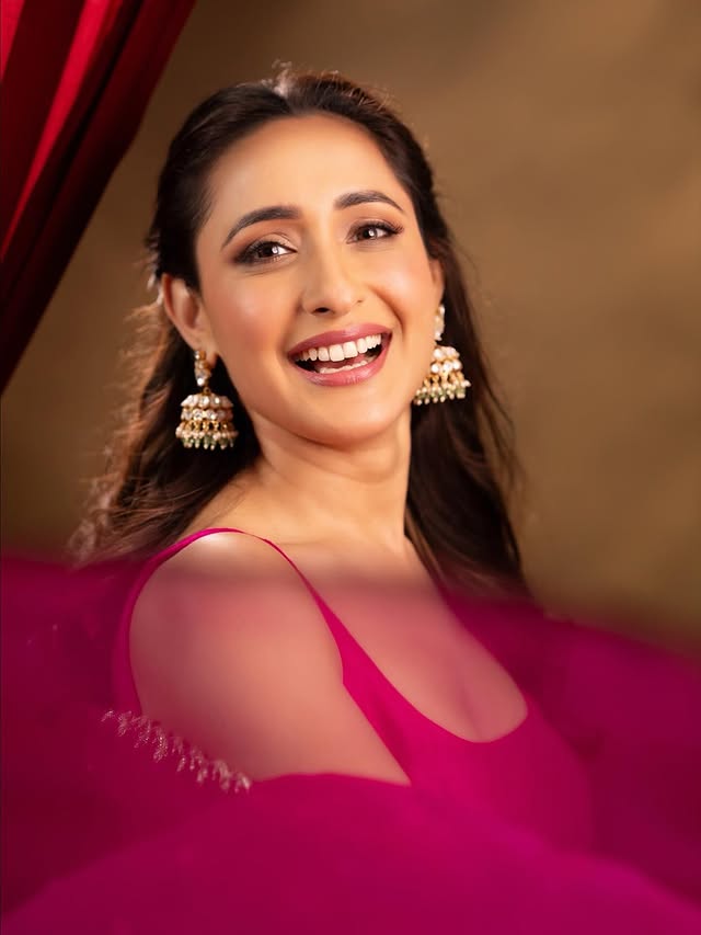 Pragya Jaiswal Photo Gallery