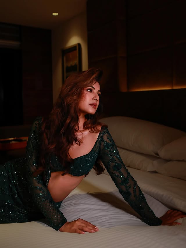 Sonal Chauhan Photo Gallery