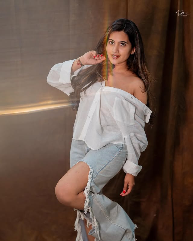 Sravanthi Chokarapu Photo Gallery  