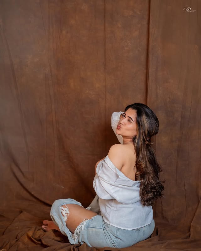 Sravanthi Chokarapu Photo Gallery  